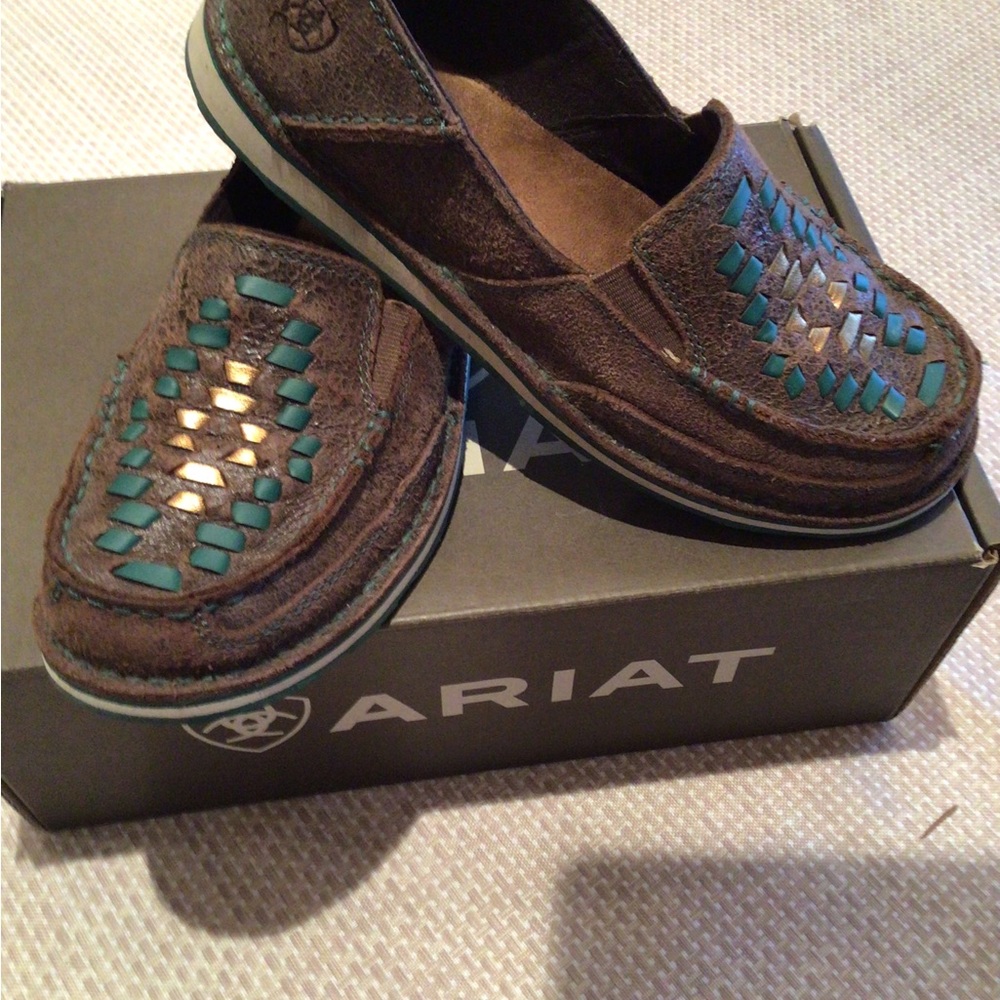 ARIAT Cruiser Weave women’s Slip-on.  6.5 - Size